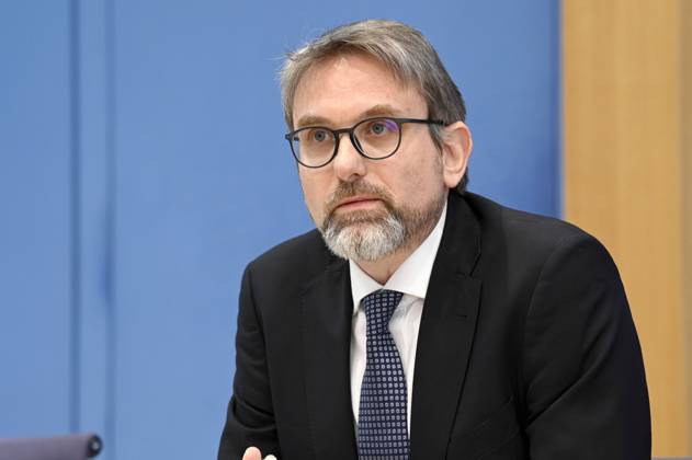 Marc Oliver Bettzüge bei der Bundespressekonferenz zur Veröffentlichung des Prüfberichts zur Berechnung der deutschen Treibhausgasemissionen für das Jahr 2022 im Haus der Bundespressekonferenz. Berlin, 17.04.2023