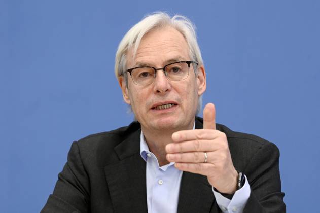 Thomas Heimer bei der Bundespressekonferenz zur Veröffentlichung des Prüfberichts zur Berechnung der deutschen Treibhausgasemissionen für das Jahr 2022 im Haus der Bundespressekonferenz. Berlin, 17.04.2023