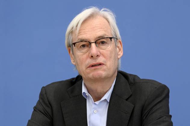 Thomas Heimer bei der Bundespressekonferenz zur Veröffentlichung des Prüfberichts zur Berechnung der deutschen Treibhausgasemissionen für das Jahr 2022 im Haus der Bundespressekonferenz. Berlin, 17.04.2023