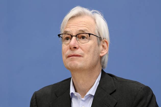 Thomas Heimer bei der Bundespressekonferenz zur Veröffentlichung des Prüfberichts zur Berechnung der deutschen Treibhausgasemissionen für das Jahr 2022 im Haus der Bundespressekonferenz. Berlin, 17.04.2023