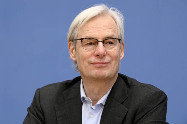 Thomas Heimer bei der Bundespressekonferenz zur Veröffentlichung des Prüfberichts zur Berechnung der deutschen Treibhausgasemissionen für das Jahr 2022 im Haus der Bundespressekonferenz. Berlin, 17.04.2023