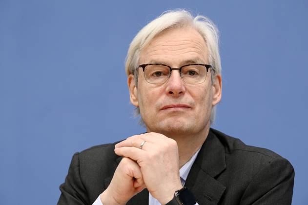 Thomas Heimer bei der Bundespressekonferenz zur Veröffentlichung des Prüfberichts zur Berechnung der deutschen Treibhausgasemissionen für das Jahr 2022 im Haus der Bundespressekonferenz. Berlin, 17.04.2023