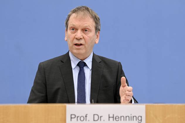 Hans-Martin Henning bei der Bundespressekonferenz zur Veröffentlichung des Prüfberichts zur Berechnung der deutschen Treibhausgasemissionen für das Jahr 2022 im Haus der Bundespressekonferenz. Berlin, 17.04.2023