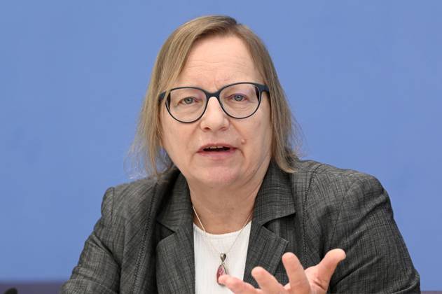 Barbara Schlomann bei der Bundespressekonferenz zur Veröffentlichung des Prüfberichts zur Berechnung der deutschen Treibhausgasemissionen für das Jahr 2022 im Haus der Bundespressekonferenz. Berlin, 17.04.2023