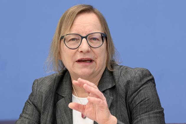 Barbara Schlomann bei der Bundespressekonferenz zur Veröffentlichung des Prüfberichts zur Berechnung der deutschen Treibhausgasemissionen für das Jahr 2022 im Haus der Bundespressekonferenz. Berlin, 17.04.2023