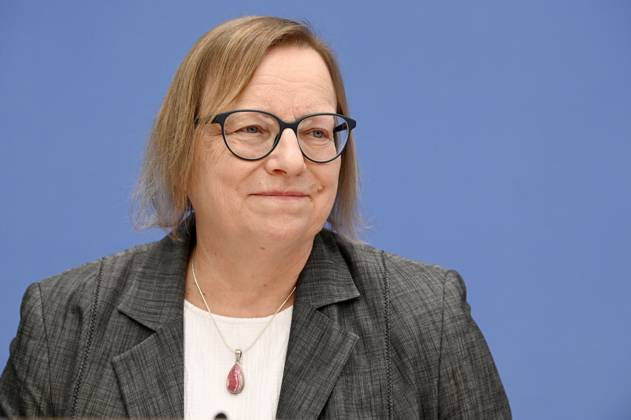 Barbara Schlomann bei der Bundespressekonferenz zur Veröffentlichung des Prüfberichts zur Berechnung der deutschen Treibhausgasemissionen für das Jahr 2022 im Haus der Bundespressekonferenz. Berlin, 17.04.2023