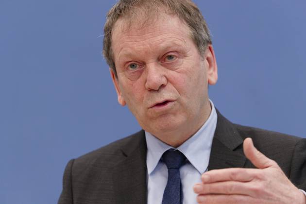 Experten kritisch zu Treibhausgas-Berechnung 2023-04-17 - Deutschland, Berlin - Bundespressekonferenz: Der Expertenrat für Klimafragen (ERK) erläutert seinen Prüfbericht zur Berechnung der deutschen Treibhausgasemissionen für das Jahr 2022. Im Bild Prof. Dr. Hans-Martin Henning, Vorsitzender ERK.