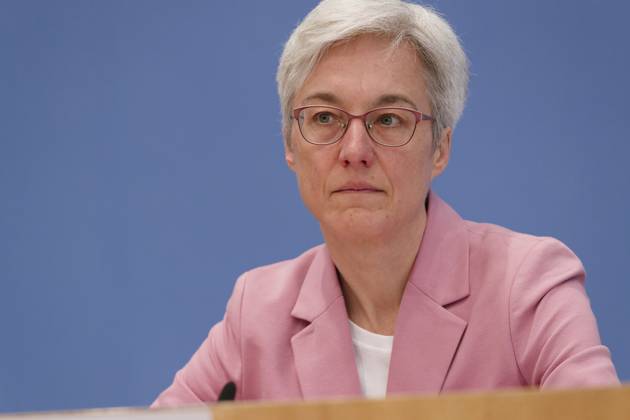 Experten kritisch zu Treibhausgas-Berechnung 2023-04-17 - Deutschland, Berlin - Bundespressekonferenz: Der Expertenrat für Klimafragen (ERK) erläutert seinen Prüfbericht zur Berechnung der deutschen Treibhausgasemissionen für das Jahr 2022. Im Bild v.l. Prof dR. Marc Oliver Bettzüge, Ratsmitglied ERK, Energiewirtschaftliches Institut an der universität zu Köln (EWI), Prof. Dr. Thomas Heimer, Ratsmitglied ERK, Hochschule RheinMain und Technopolis, Dr. Barbara Schlomann, Ratsmitglied ERK, Fraunhofer ISI, Dr. Brigitte Knopf, Stellvertretende Vorsitzende ERK, Mercator Research Institute on Global Commons and Climate Change (MCC), und Prof. Dr. Hans-Martin Henning, Vorsitzender ERK.
