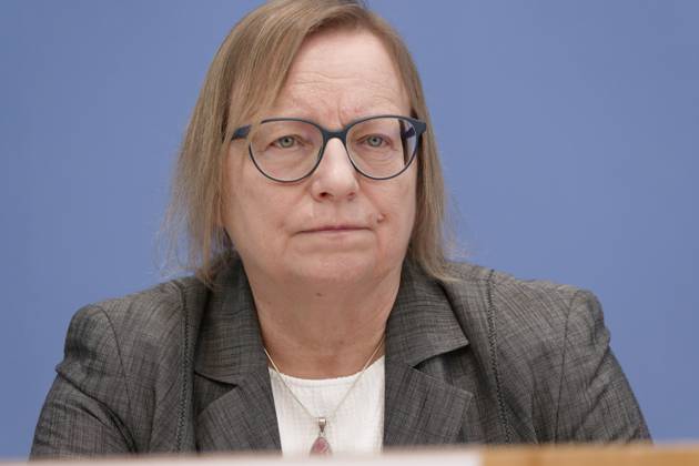 Experten kritisch zu Treibhausgas-Berechnung 2023-04-17 - Deutschland, Berlin - Bundespressekonferenz: Der Expertenrat für Klimafragen (ERK) erläutert seinen Prüfbericht zur Berechnung der deutschen Treibhausgasemissionen für das Jahr 2022. Im Bild Dr. Barbara Schlomann, Ratsmitglied ERK, Fraunhofer ISI.