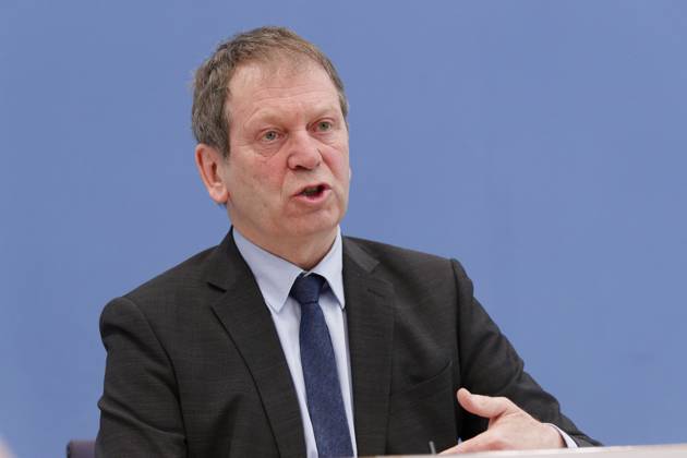 Experten kritisch zu Treibhausgas-Berechnung 2023-04-17 - Deutschland, Berlin - Bundespressekonferenz: Der Expertenrat für Klimafragen (ERK) erläutert seinen Prüfbericht zur Berechnung der deutschen Treibhausgasemissionen für das Jahr 2022. Im Bild Prof. Dr. Hans-Martin Henning, Vorsitzender ERK.