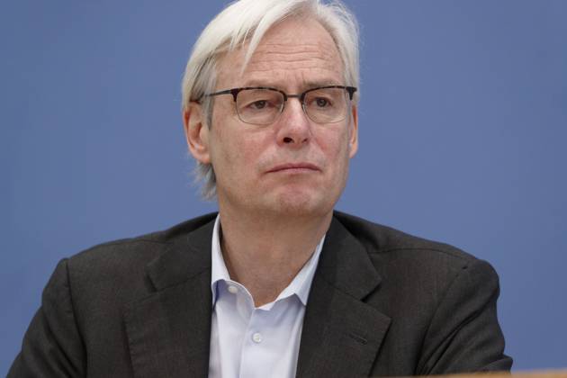 Experten kritisch zu Treibhausgas-Berechnung 2023-04-17 - Deutschland, Berlin - Bundespressekonferenz: Der Expertenrat für Klimafragen (ERK) erläutert seinen Prüfbericht zur Berechnung der deutschen Treibhausgasemissionen für das Jahr 2022. Im Bild Prof. Dr. Thomas Heimer, Ratsmitglied ERK, Hochschule RheinMain und Technopolis