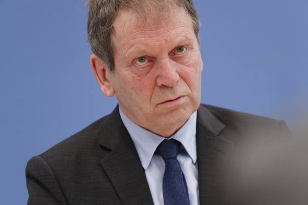 Experten kritisch zu Treibhausgas-Berechnung 2023-04-17 - Deutschland, Berlin - Bundespressekonferenz: Der Expertenrat für Klimafragen (ERK) erläutert seinen Prüfbericht zur Berechnung der deutschen Treibhausgasemissionen für das Jahr 2022. Im Bild Prof. Dr. Hans-Martin Henning, Vorsitzender ERK.