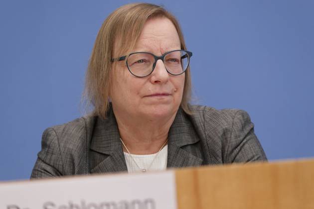 Experten kritisch zu Treibhausgas-Berechnung 2023-04-17 - Deutschland, Berlin - Bundespressekonferenz: Der Expertenrat für Klimafragen (ERK) erläutert seinen Prüfbericht zur Berechnung der deutschen Treibhausgasemissionen für das Jahr 2022. Im Bild Dr. Barbara Schlomann, Ratsmitglied ERK, Fraunhofer ISI.