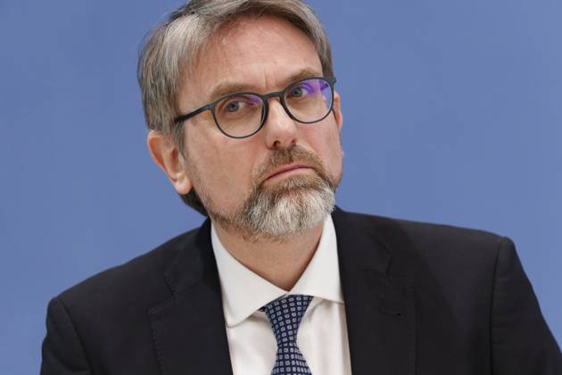 Experten kritisch zu Treibhausgas-Berechnung 2023-04-17 - Deutschland, Berlin - Bundespressekonferenz: Der Expertenrat für Klimafragen (ERK) erläutert seinen Prüfbericht zur Berechnung der deutschen Treibhausgasemissionen für das Jahr 2022. Im Bild Prof Dr. Marc Oliver Bettzüge, Ratsmitglied ERK, Energiewirtschaftliches Institut an der Universität zu Köln (EWI).