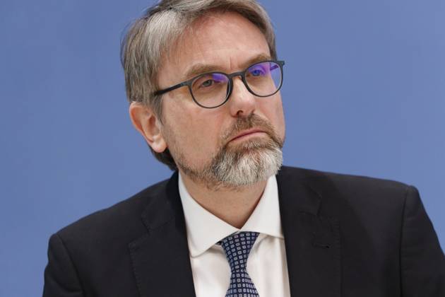 Experten kritisch zu Treibhausgas-Berechnung 2023-04-17 - Deutschland, Berlin - Bundespressekonferenz: Der Expertenrat für Klimafragen (ERK) erläutert seinen Prüfbericht zur Berechnung der deutschen Treibhausgasemissionen für das Jahr 2022. Im Bild Prof Dr. Marc Oliver Bettzüge, Ratsmitglied ERK, Energiewirtschaftliches Institut an der Universität zu Köln (EWI).