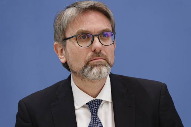 Experten kritisch zu Treibhausgas-Berechnung 2023-04-17 - Deutschland, Berlin - Bundespressekonferenz: Der Expertenrat für Klimafragen (ERK) erläutert seinen Prüfbericht zur Berechnung der deutschen Treibhausgasemissionen für das Jahr 2022. Im Bild Prof Dr. Marc Oliver Bettzüge, Ratsmitglied ERK, Energiewirtschaftliches Institut an der Universität zu Köln (EWI).