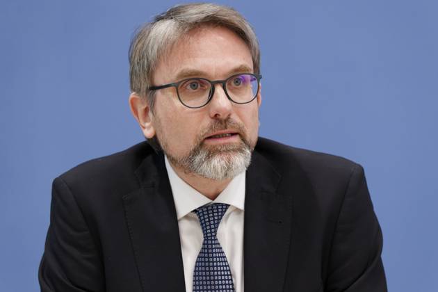 Experten kritisch zu Treibhausgas-Berechnung 2023-04-17 - Deutschland, Berlin - Bundespressekonferenz: Der Expertenrat für Klimafragen (ERK) erläutert seinen Prüfbericht zur Berechnung der deutschen Treibhausgasemissionen für das Jahr 2022. Im Bild Prof Dr. Marc Oliver Bettzüge, Ratsmitglied ERK, Energiewirtschaftliches Institut an der Universität zu Köln (EWI).