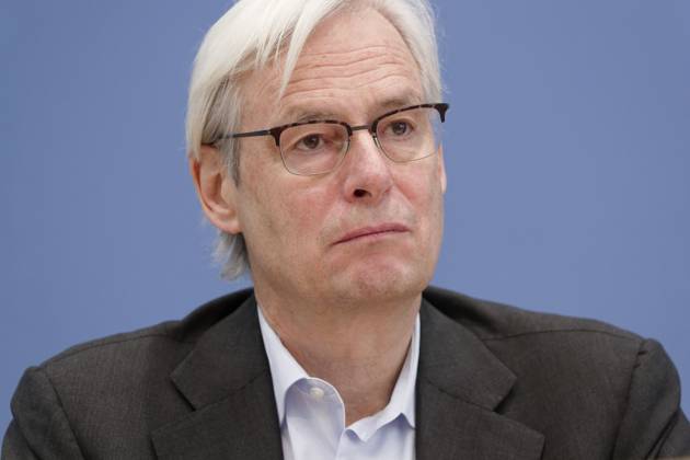 Experten kritisch zu Treibhausgas-Berechnung 2023-04-17 - Deutschland, Berlin - Bundespressekonferenz: Der Expertenrat für Klimafragen (ERK) erläutert seinen Prüfbericht zur Berechnung der deutschen Treibhausgasemissionen für das Jahr 2022. Im Bild Prof. Dr. Thomas Heimer, Ratsmitglied ERK, Hochschule RheinMain und Technopolis