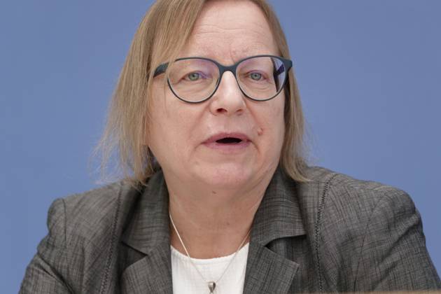 Experten kritisch zu Treibhausgas-Berechnung 2023-04-17 - Deutschland, Berlin - Bundespressekonferenz: Der Expertenrat für Klimafragen (ERK) erläutert seinen Prüfbericht zur Berechnung der deutschen Treibhausgasemissionen für das Jahr 2022. Im Bild Dr. Barbara Schlomann, Ratsmitglied ERK, Fraunhofer ISI.
