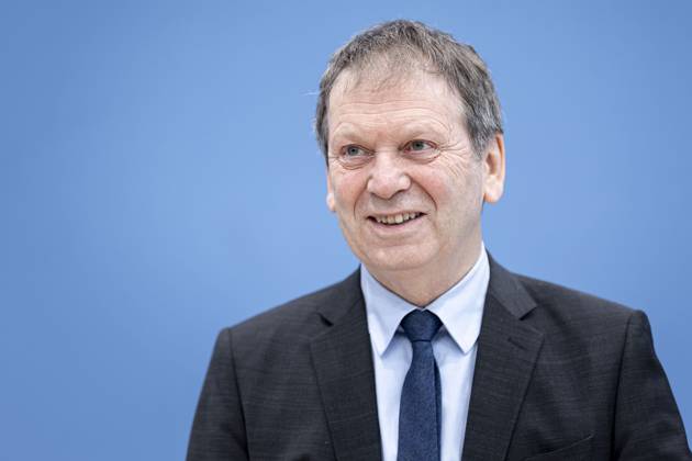 Prof. Dr. Hans-Martin Henning, Vorsitzender vom Expertenrat fuer Klimafragen, Fraunhofer ISE, aufgenommen im Rahmen einer Bundespressekonferenz zur Veroeffentlichung des Pruefberichts zur Berechnung der deutschen Treibhausgasemissionen fuer das Jahr 2022 Berlin, 17.04.2023. Berlin Deutschland
