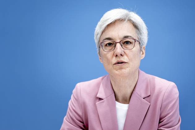 Dr. Brigitte Knopf, Stellv. Vorsitzende vom Expertenrat fuer Klimafragen, Mercator Research Institute on Global Commons and Climate Change (MCC), aufgenommen im Rahmen einer Bundespressekonferenz zur Veroeffentlichung des Pruefberichts zur Berechnung der deutschen Treibhausgasemissionen fuer das Jahr 2022 Berlin, 17.04.2023. Berlin Deutschland