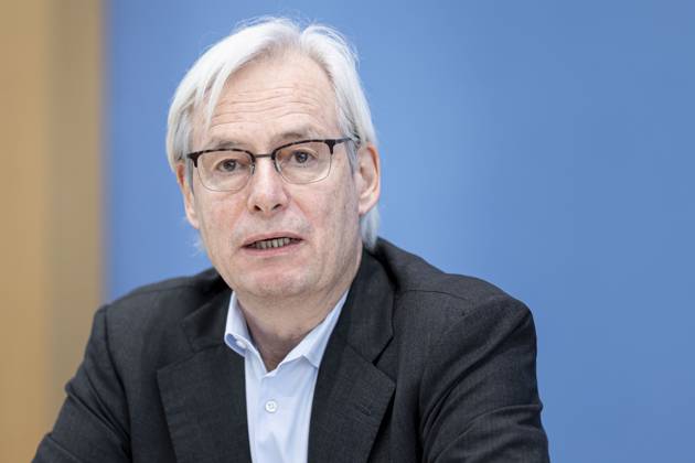 Prof. Dr. Thomas Heimer, Ratsmitglied ERK, Hochschule RheinMain und Technopolis, aufgenommen im Rahmen einer Bundespressekonferenz zur Veroeffentlichung des Pruefberichts zur Berechnung der deutschen Treibhausgasemissionen fuer das Jahr 2022 Berlin, 17.04.2023. Berlin Deutschland