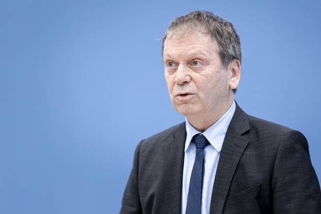 Prof. Dr. Hans-Martin Henning, Vorsitzender vom Expertenrat fuer Klimafragen, Fraunhofer ISE, aufgenommen im Rahmen einer Bundespressekonferenz zur Veroeffentlichung des Pruefberichts zur Berechnung der deutschen Treibhausgasemissionen fuer das Jahr 2022 Berlin, 17.04.2023. Berlin Deutschland