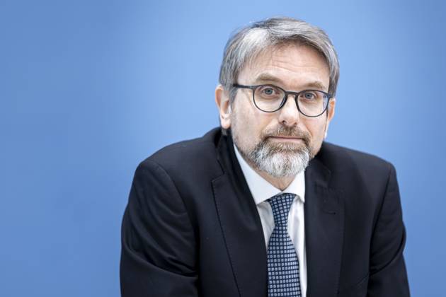 Prof. Dr. Marc Oliver Bettzuege, Ratsmitglied ERK, Energiewirtschaftliches Institut an der UniversitâˆöÂßt zu Kâˆöâˆ‚ln (EWI), aufgenommen im Rahmen einer Bundespressekonferenz zur Veroeffentlichung des Pruefberichts zur Berechnung der deutschen Treibhausgasemissionen fuer das Jahr 2022 Berlin, 17.04.2023. Berlin Deutschland