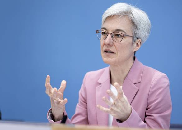 Dr. Brigitte Knopf, Stellv. Vorsitzende vom Expertenrat fuer Klimafragen, Mercator Research Institute on Global Commons and Climate Change (MCC), aufgenommen im Rahmen einer Bundespressekonferenz zur Veroeffentlichung des Pruefberichts zur Berechnung der deutschen Treibhausgasemissionen fuer das Jahr 2022 Berlin, 17.04.2023. Berlin Deutschland