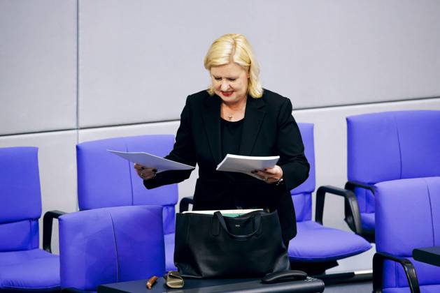 Die Wehrbeauftragte des Deutschen Bundestages, Eva Hoegl, SPD, aufgenommen im Plenum des Bundestages. Berlin, 20.04.2023 Berlin Deutschland