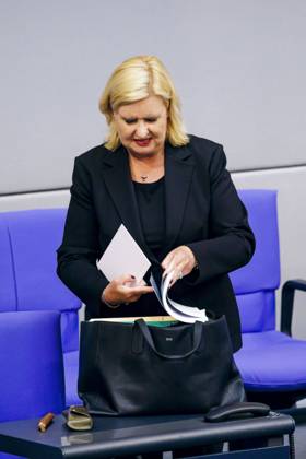 Die Wehrbeauftragte des Deutschen Bundestages, Eva Hoegl, SPD, aufgenommen im Plenum des Bundestages. Berlin, 20.04.2023 Berlin Deutschland