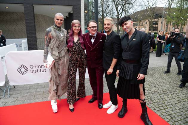 Grimmepreis fuer Queer Eye Germany, mit Avi JAKOBD, Leni BOLT, Jan-Henrik SCHEPER-STUKE, Aljosha MUTTARDI and Ayan YURUK, Roter Teppich, Red Carpet Show, Ankunft, arrival, 59. Verleihung des Adolf-Grimme-Preises Adolf-Grimme-Preis Grimmepreis in Marl, 21.04.2023. o¥Â
