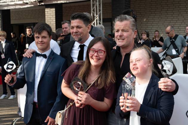 Grimmepreis fuer ZUM SCHWARZWAELDER HIRSCH, Tim MAELZER und sein Team, Roter Teppich, Red Carpet Show, Ankunft, arrival, 59. Verleihung des Adolf-Grimme-Preises Adolf-Grimme-Preis Grimmepreis in Marl, 21.04.2023. oÂ¥Ã‚