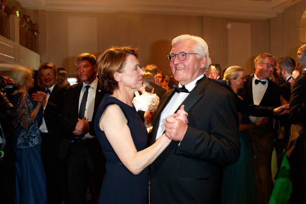 Bilder des Jahres 2023, News 04 April News Themen der Woche KW16 Bundespresseball Frank-Walter Steinmeier mit Ehefrau Elke Büdenbender beim 70. Bundespresseball am 21.04.2023 im Hotel Adlon Kempinski in Berlin. Copyright: xEventpressxKochanx