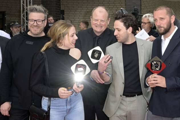 Hanno Hackfort, Jella Haase, Bob Konrad, Dimitrij Schaad und Jano Ben Chaabane bei der 59. Verleihung des Grimme Preises 2023 im Theater der Stadt Marl. Marl, 21.04.2023