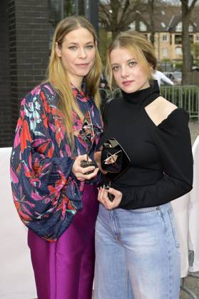Viviane Andereggen und Jella Haase bei der 59. Verleihung des Grimme Preises 2023 im Theater der Stadt Marl. Marl, 21.04.2023