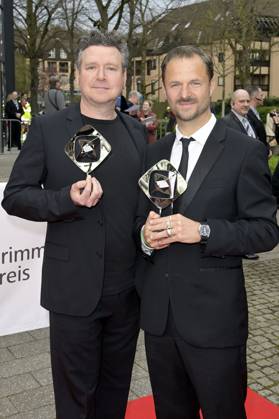 Magnus Vattrodt und Philipp Hochmair bei der 59. Verleihung des Grimme Preises 2023 im Theater der Stadt Marl. Marl, 21.04.2023