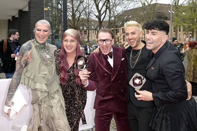 Avi Jakobs, Leni Bolt, Jan-Henrik Scheper-Stuke, Aljosha Muttardi und Ayan Yuruk bei der 59. Verleihung des Grimme Preises 2023 im Theater der Stadt Marl. Marl, 21.04.2023
