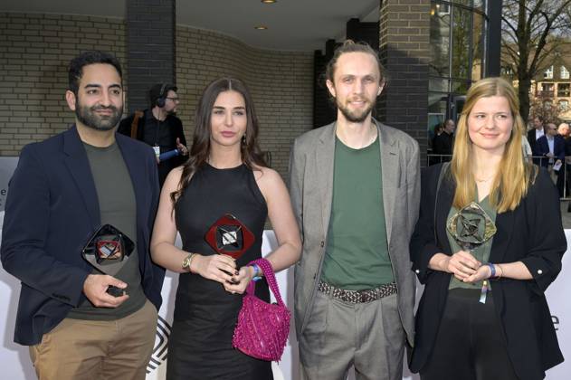 Armin Ghassim, Mariam Noori, Gast und Zita Zengerling bei der 59. Verleihung des Grimme Preises 2023 im Theater der Stadt Marl. Marl, 21.04.2023