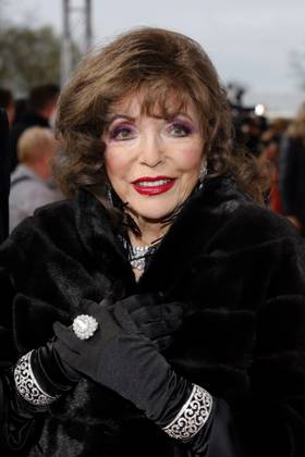 Schauspielerin Joan Collins bei der Verleihung der Goldenen Sonne 2023 des TV-Senders sonnenklar.TV, bei der sie mit dem Lifetime Achievement Award ausgezeichnet wurde, im Wunderland Kalkar. Kalkar, 22.04.2023 NRW Deutschland Copyright: xChristophxHardtx