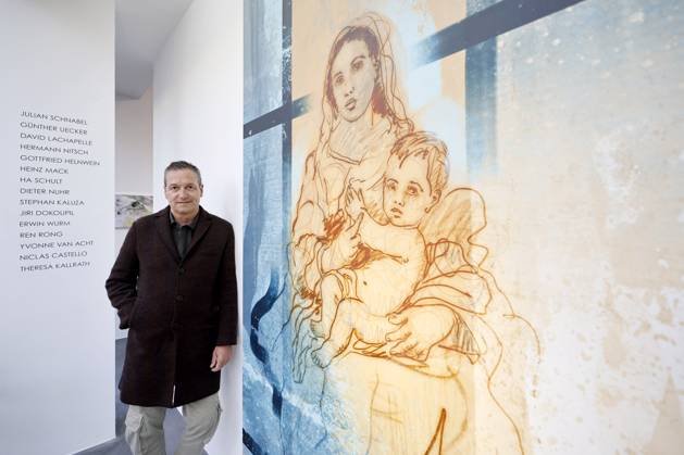 Kabarettist Dieter Nuhr bei der Vernissage zu seiner Ausstellung Dieter Nuhr. Ent-fernte Welt in der Galerie Geuer & Geuer Art. Düsseldorf, 20.04.2023 NRW Deutschland Copyright: xChristophxHardtx