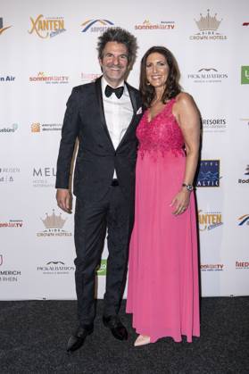 Goldene Sonne 2023 von Sonnenklar.TV in Kalkar Patrick Hufen, Versicherungsdetektiv und TV-Darsteller mit Ehefrau Sabine Hufen;Goldene Sonne 2023 von Sonnenklar.TV in Kalkar Patrick Hufen, Versicherungsdetektiv und TV-Darsteller mit Ehefrau Sabine Hufen, Kalkar Nordrhein-Westfalen Deutschland Wunderland Kalkar