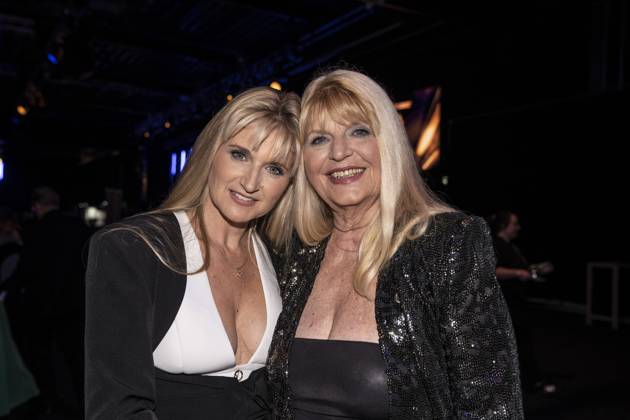 Goldene Sonne 2023 von Sonnenklar.TV in Kalkar Marlene Charell (rechts) mit Tochter Angelina;Goldene Sonne 2023 von Sonnenklar.TV in Kalkar Marlene Charell (rechts) mit Tochter Angelina, Kalkar Nordrhein-Westfalen Deutschland Wunderland Kalkar