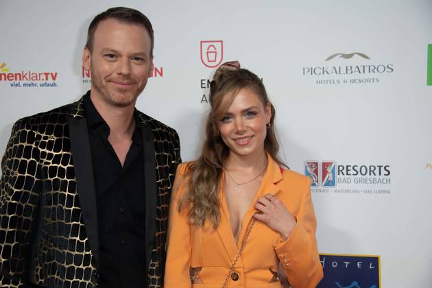 Marie WEGENER, Saengerin Christian EHRLICH, Roter Teppich, Red Carpet Show, Ankunft, arrival, Die Goldene Sonne 2023, am 22.04.2023 im Wunderland Kalkar,