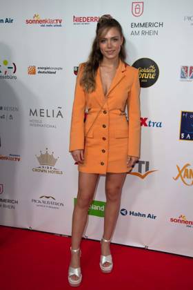Marie WEGENER, Saengerin Roter Teppich, Red Carpet Show, Ankunft, arrival, Die Goldene Sonne 2023, am 22.04.2023 im Wunderland Kalkar,