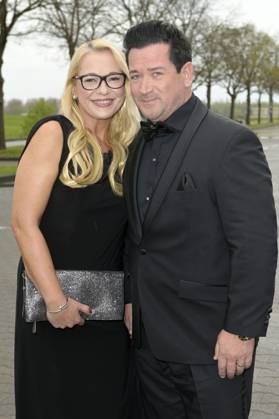 Sam Eisenstein mit Ehefrau Mareike Eisenstein bei der Verleihung der Goldenen Sonne 2023 während der Sonnenklar.TV Gala im Wunderland Kalkar. Kalkar, 22.04.2023