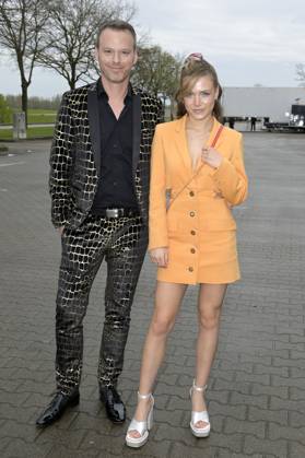 Marie Wegener mit Christian Ehrlich bei der Verleihung der Goldenen Sonne 2023 während der Sonnenklar.TV Gala im Wunderland Kalkar. Kalkar, 22.04.2023