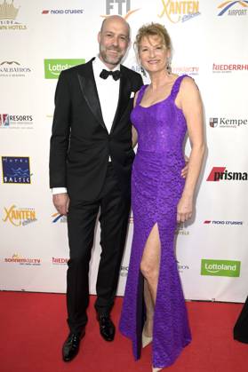 Heike Henkel mit Ehemann Paul Meier bei der Verleihung der Goldenen Sonne 2023 während der Sonnenklar.TV Gala im Wunderland Kalkar. Kalkar, 22.04.2023