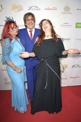Jörg Draeger mit Ehefrau Petra Draeger und Tochter Cinzia-Paulina Draeger bei der Verleihung der Goldenen Sonne 2023 während der Sonnenklar.TV Gala im Wunderland Kalkar. Kalkar, 22.04.2023