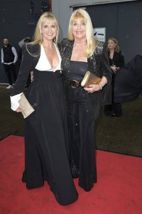 Marlene Charell mit Tochter Angelina bei der Verleihung der Goldenen Sonne 2023 während der Sonnenklar.TV Gala im Wunderland Kalkar. Kalkar, 22.04.2023
